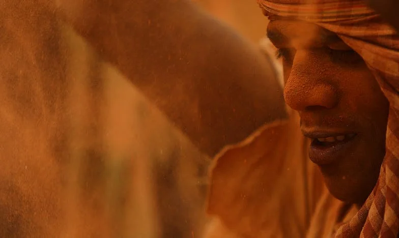 Entre amour et reproches : le cri silencieux d'une mère française