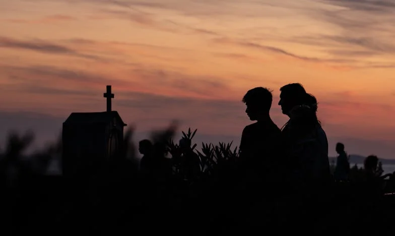 Entre Deux Feux : Quand Mon Mari et Ma Mère Ont Déchiré Ma Vie