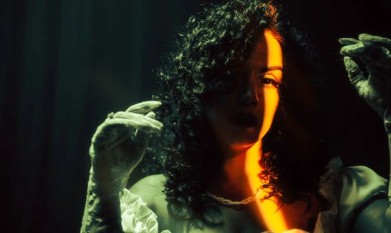 Ma belle-fille veut que je vende mon appartement pour financer leur maison : mon cœur de mère est déchiré