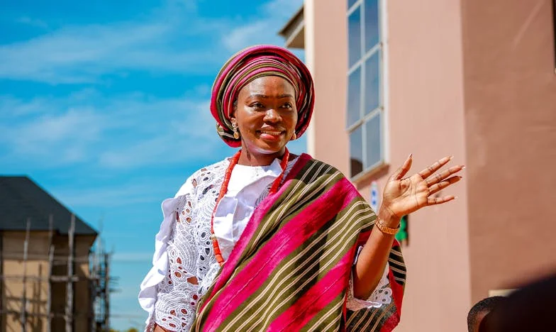 Entre deux mondes : Dois-je encore voir mes beaux-parents après avoir découvert la vérité ?