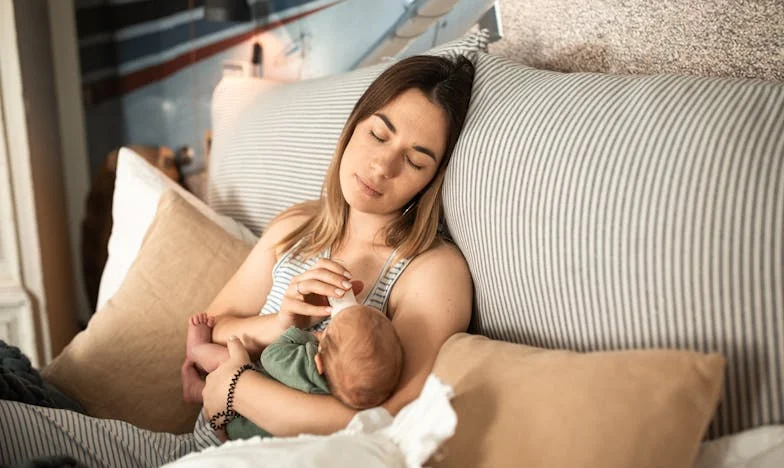 Mon fils veut s’installer chez nous avec sa famille : ai-je encore mon mot à dire dans ma propre maison ?