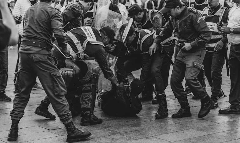 « Ma mère me reproche de ne pas l’aider avec mon frère malade » : J’ai fui la maison après le bac, mais la culpabilité ne me quitte pas