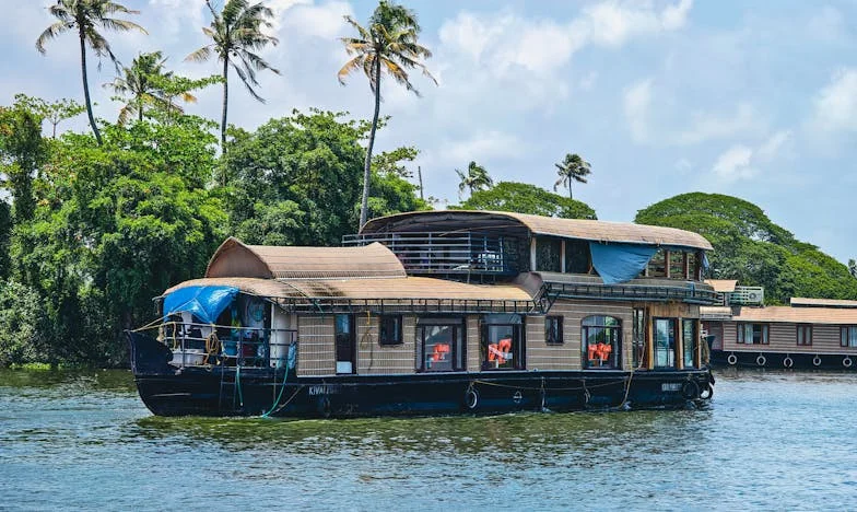 Quand Nous Sommes Devenus Trois : Vivre Sous le Même Toit que ma Belle-Mère et son Prétendant