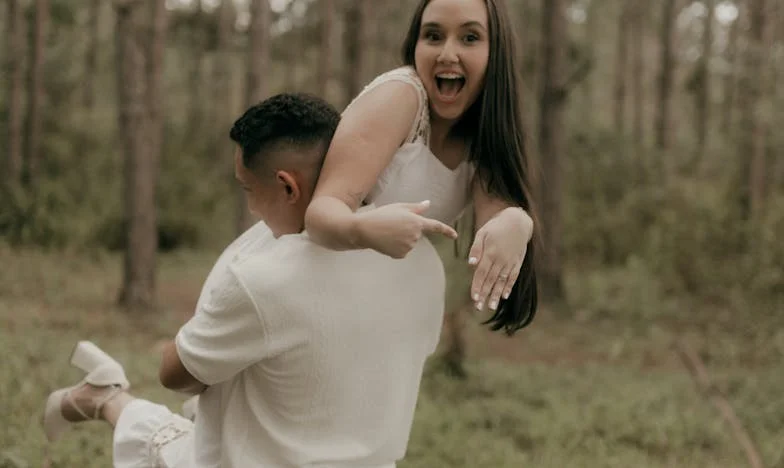 Ce matin-là, j'ai découvert la vérité derrière la porte de mon voisin... et mon mariage a basculé