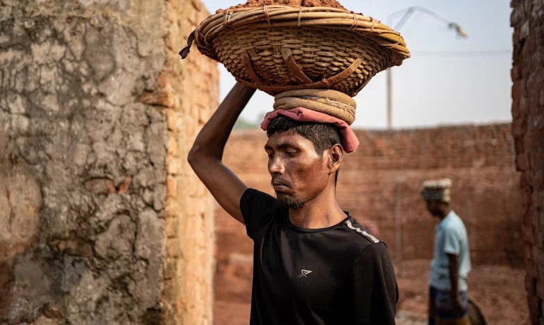 Dans l’ombre de la pause déjeuner : Quand la confiance se vend pour un sandwich