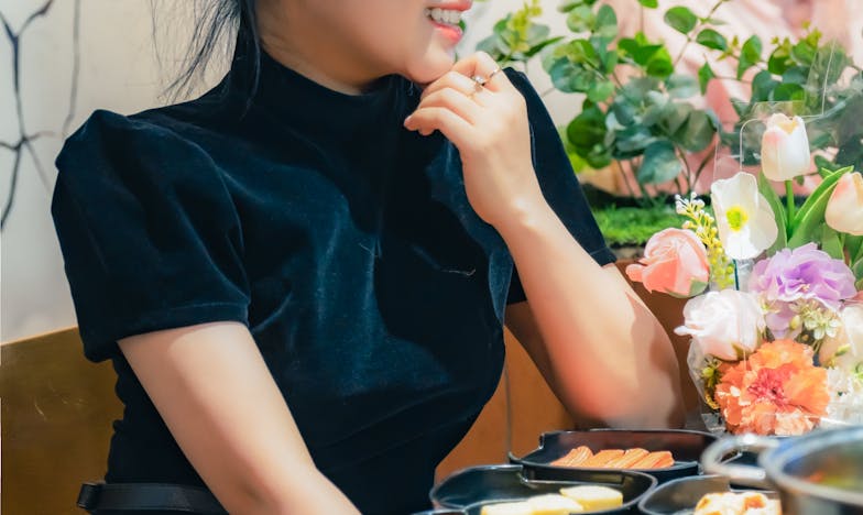 « Tu dors encore ? Il est temps de préparer le petit-déjeuner pour Paul » : Dois-je vivre avec un homme sous l’emprise de sa mère ?