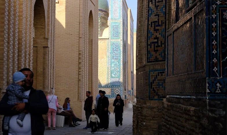 « J’ai demandé à ma belle-fille de m’aider pour le déjeuner, mais elle est restée à table avec mon fils » – Peut-on vraiment se comprendre dans une famille recomposée ?