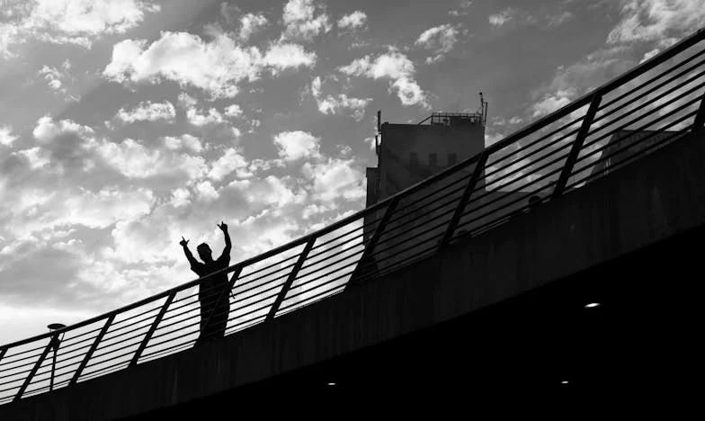 « Maman, pourquoi tu ne m’as jamais prise dans tes bras ? » : Le jour où ma fille m’a posé la question qui a bouleversé ma vie