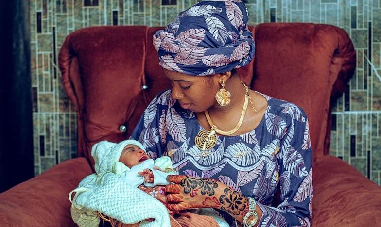 « Maman, tu n’es plus la bienvenue » : le cri silencieux d’une belle-mère rejetée