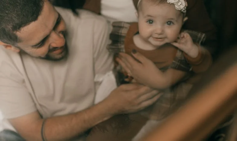 Quand mon mari est rentré avec un fils dont je n’avais jamais entendu parler…