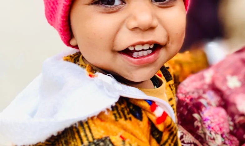 Ce jour où un inconnu m’a tendu la main dans l’avion : le geste qui a tout changé