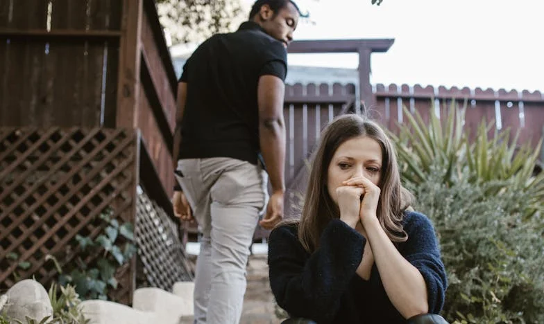 Les cicatrices de la trahison : l’histoire d’une famille française brisée par le secret