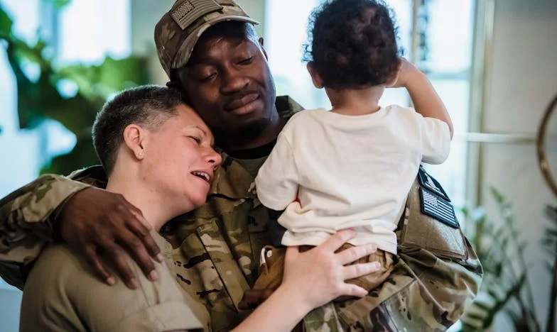 « Maman, voici ma fille » : Mon fils de 16 ans est rentré avec un bébé dans les bras. Je n’aurais jamais cru que ça nous arriverait…