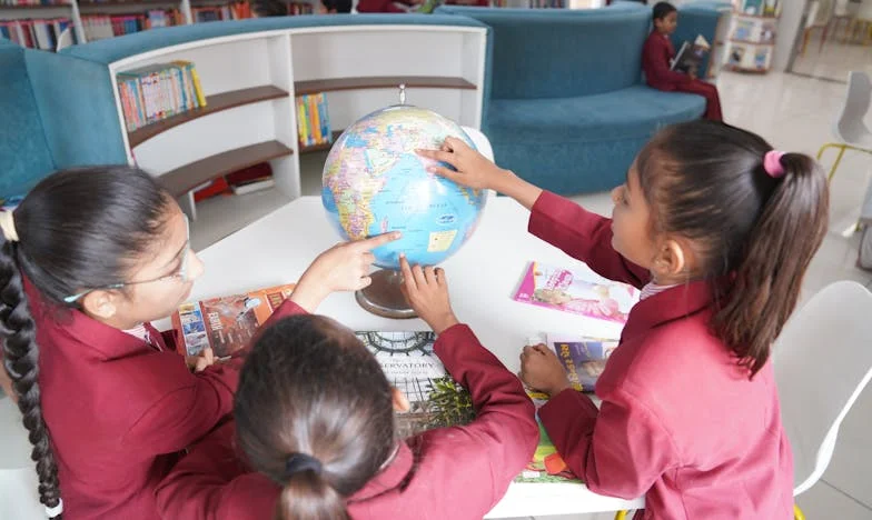 Mon frère ne me parle plus depuis que mes parents m'ont offert une voiture : comment la jalousie a brisé notre lien