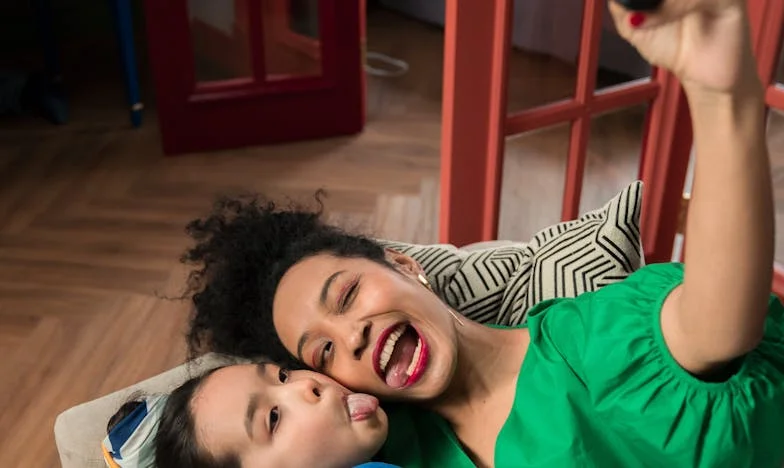 Pourquoi suis-je triste, même si j'étais l'autre : L'histoire de Camille, l'amante invisible à Lyon