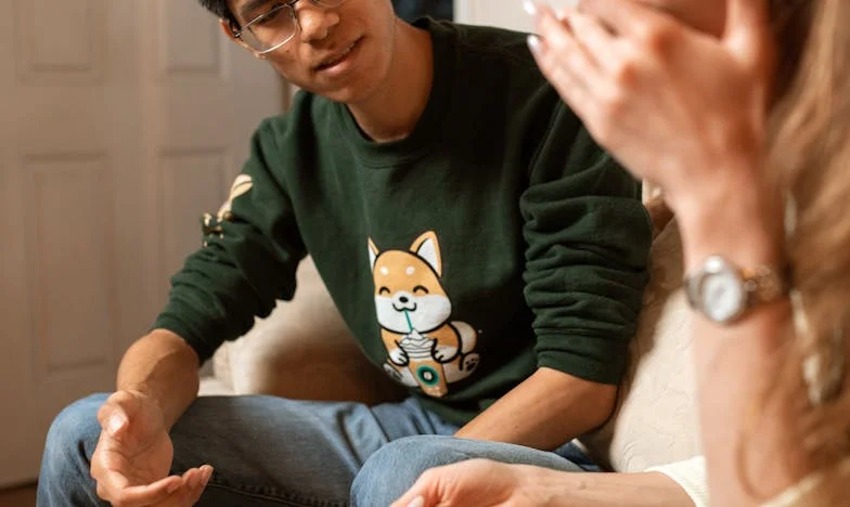 « Je ne veux plus me taire » – L’histoire de Zoé, qui a appelé à l’aide depuis les toilettes du collège