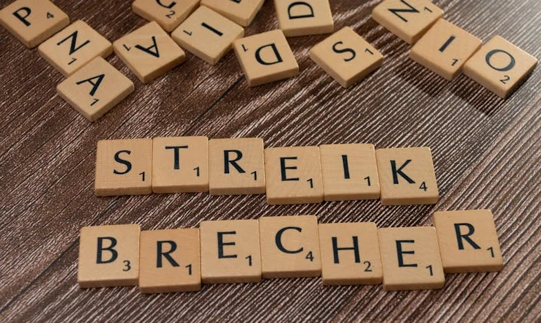 « Ne me touche pas ! Tu ne comprends pas que tout est de ta faute ? » – L’histoire de Maïa, qui a fui sa propre maison