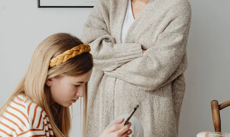 Semoule au dîner et silence derrière la porte : Histoire d’une famille parisienne