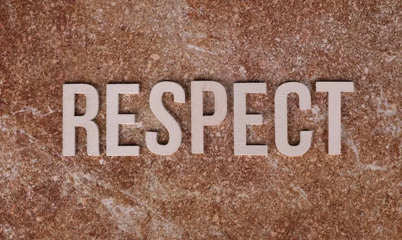 « Tu n’as pas ta place ici » – L’histoire de Martine, femme de ménage dans une tour de verre parisienne