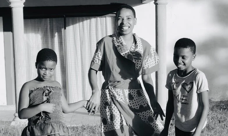 Vivre à côté de mes beaux-parents : Comment leur appartement a failli détruire ma famille à Lyon