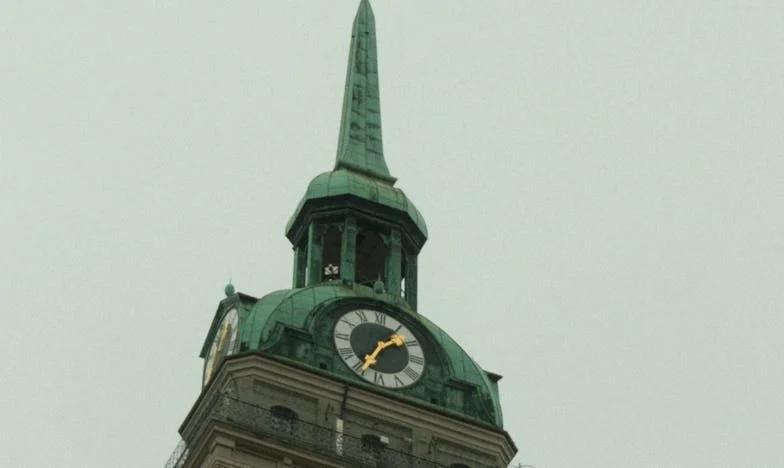 Après soixante-dix ans, la couleur de l’amour : Mon cœur bouleversé par un secret inattendu