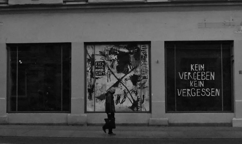 Dans l’ombre de la pause déjeuner : Quand la confiance vacille à l’usine de Saint-Denis