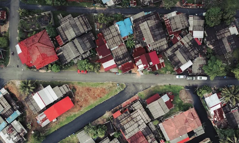 Ils sont venus pour un an, maintenant je ne reconnais plus ma maison : ma belle-fille enceinte, mon fils silencieux, et moi prisonnière de mon salon