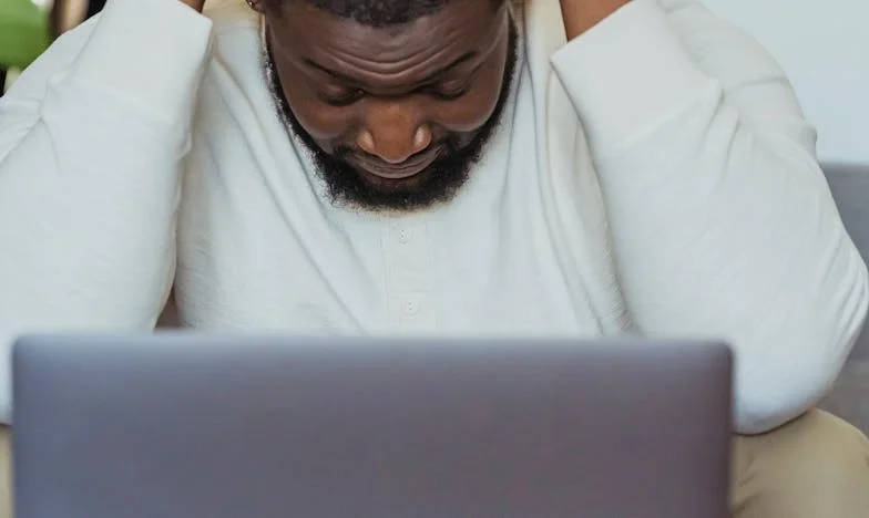 « Je suis en congé maternité, pas une nounou gratuite » : Le combat d’une mère française entre devoir familial et limites personnelles