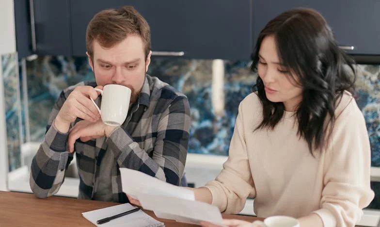 Mon mari m’a envoyé une facture pour notre vie commune : Histoire d’amour, d’argent et de trahison