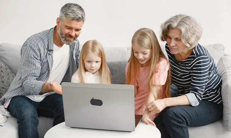 Mon mari préparait en secret notre divorce : en une semaine, j'ai sauvé la maison familiale et ma vie