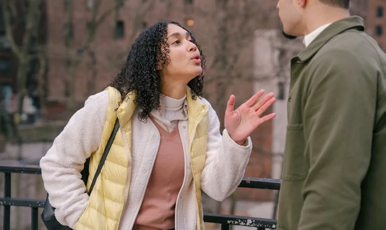 Quand la confiance coûte un foyer : mon histoire entre amour, famille et trahison