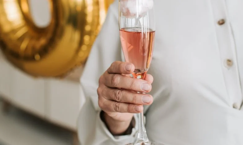 « Tu dors encore ? Il est temps de préparer le petit-déjeuner pour Julien » : Dois-je vivre avec un homme sous l’emprise de sa mère ?