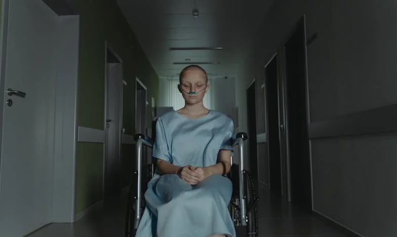 Les liens invisibles de la famille : Espoirs et désillusions d'une mère française