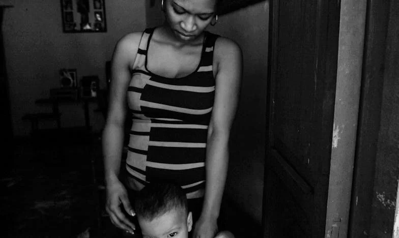 Ma belle-mère a tout pris — même la bouilloire : Comment j’ai lutté pour ma famille et pour moi-même