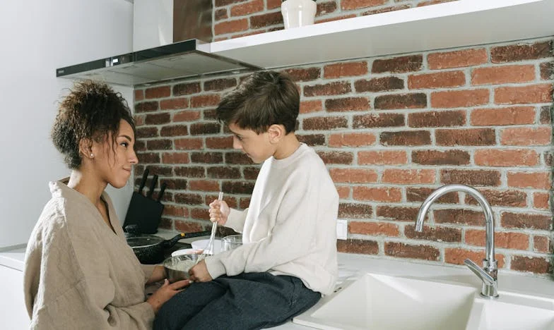 Où s’envole l’amour quand tout s’effondre ? L’histoire d’Emilie, mère seule face à l’abandon