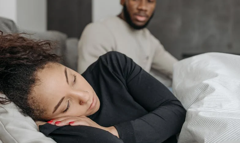 La tasse brisée : Entre ambition et amour, mon cœur a vacillé