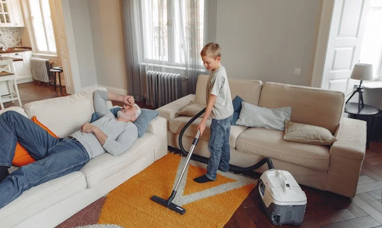 Quand le foyer devient étranger : mon histoire dans la maison de mon fils