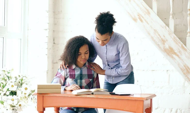 Trouver la paix grâce à la foi : comment j’ai surmonté les tensions familiales avec ma belle-mère et gagné le respect de mon mari