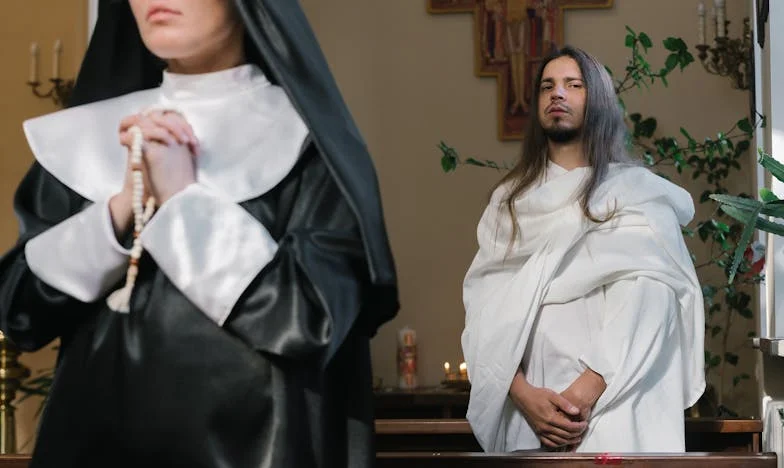 Cuando la familia solo llama por dinero: La historia de una nuera en Madrid