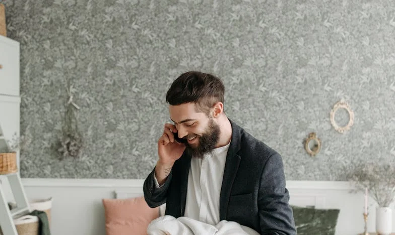 Cuando las paredes hablan: La historia de Carmen y Antonio en el barrio de Lavapiés