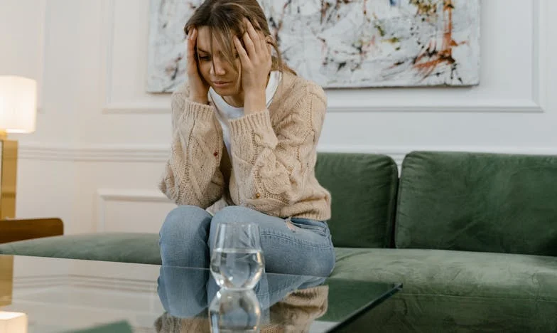 No te cases tan pronto, Emilia: La huida de una novia del yugo familiar