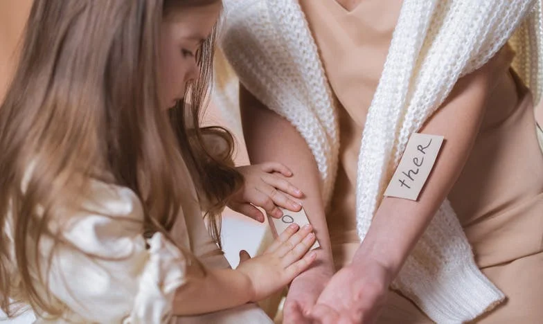 Silencio entre nosotras: La historia de una madre española que tuvo que elegir entre la lealtad y la verdad