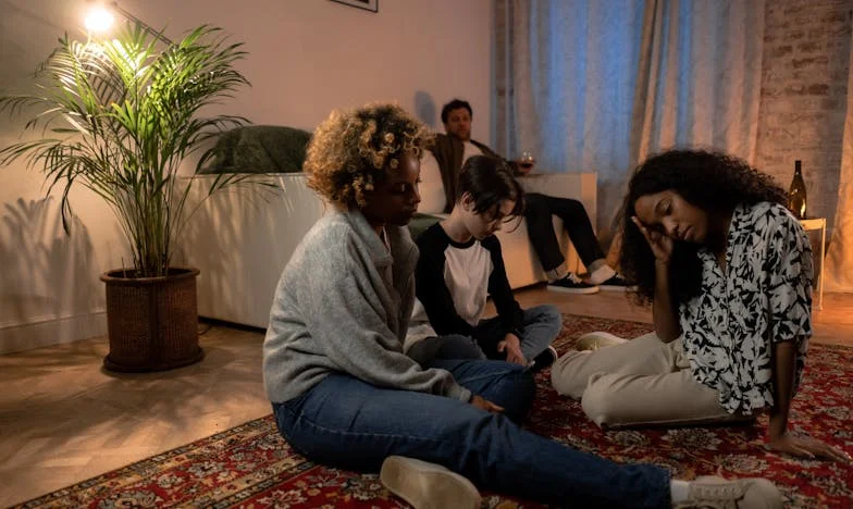 Un salto al vacío: Amor digital, boda y despedidas inesperadas