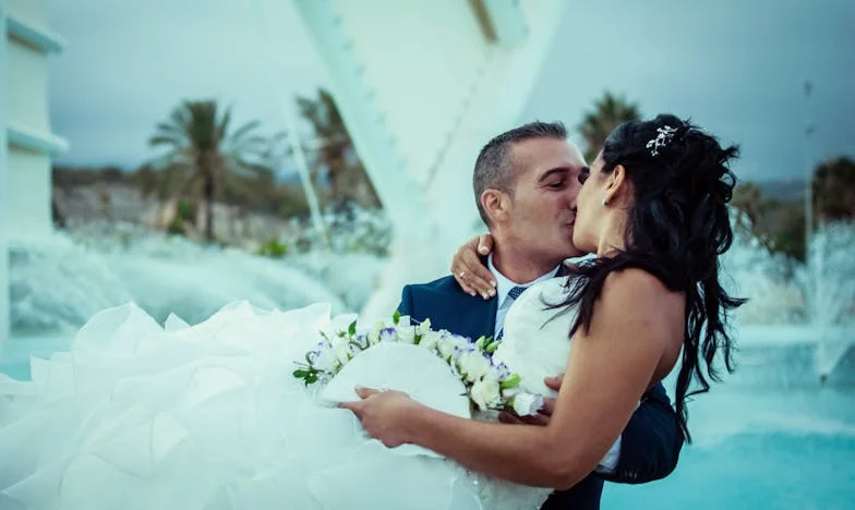 Un salto al vacío: El amor digital de Lucía y Ricardo, entre promesas y despedidas inesperadas