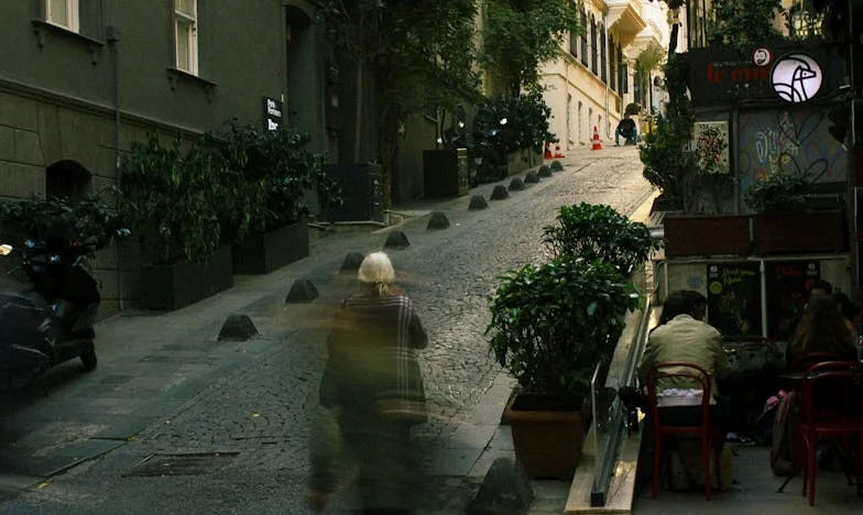 Между две семейства: Трябва ли да запазя връзката със свекърите си?