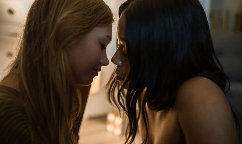 Невидимото жури: Моят гардероб, техните очи и битката за приемане