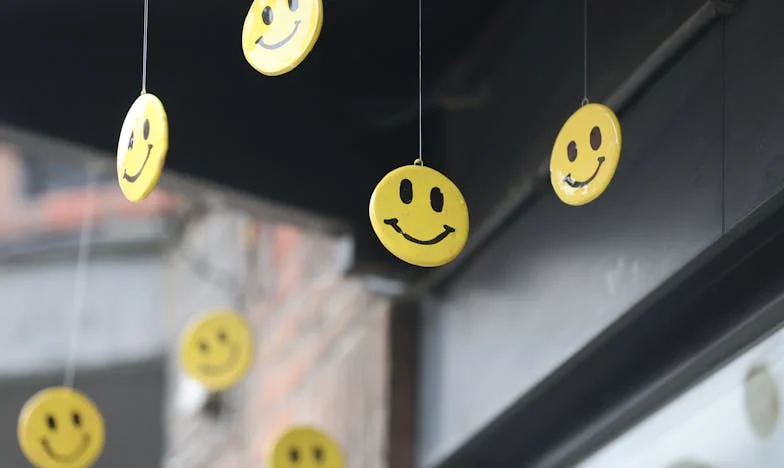 Мълчанието между нас: Когато майка му чака внуче, а аз нося цялата тежест