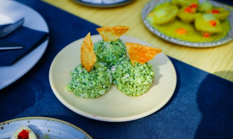 Между две майки: Историята на една българска снаха