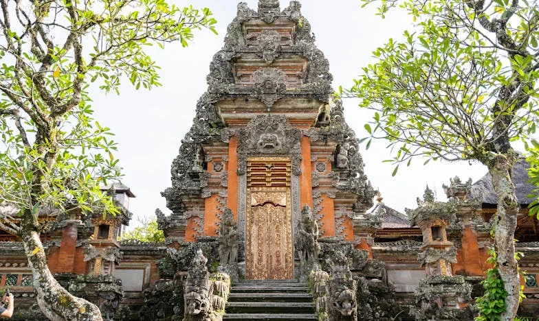 Непоканеният гост: Изпитание за брака