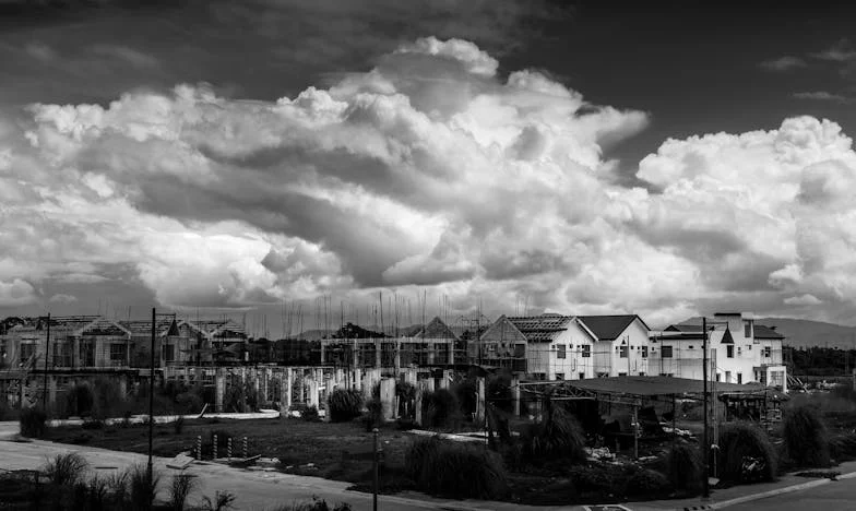 Нощната смяна: Живот между сенките и светлината на дома